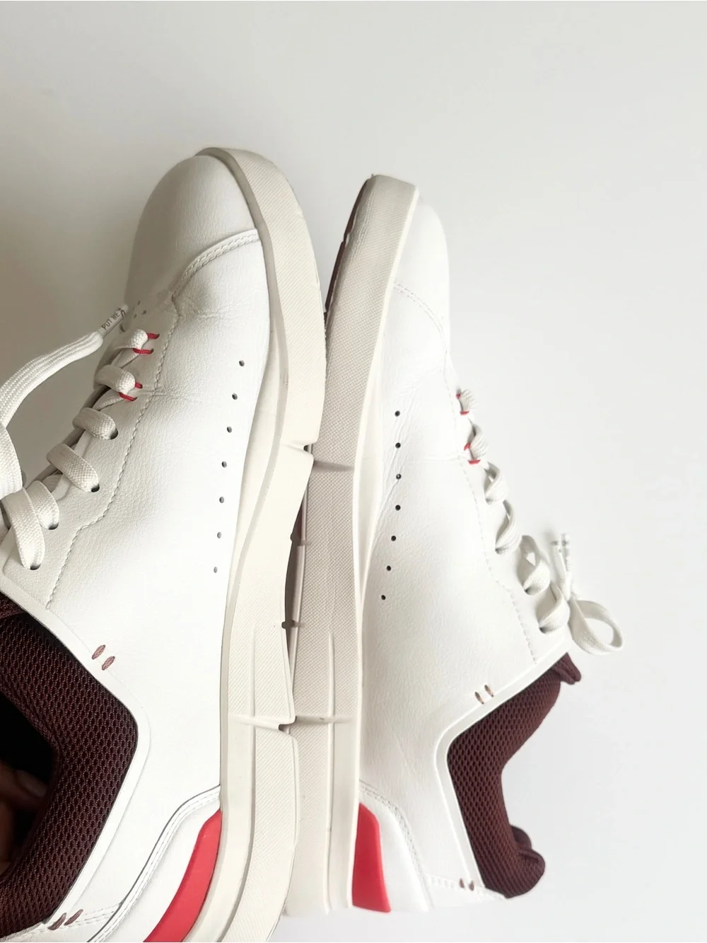 On Cloud SIZE 9.5 The Roger Advantage sneakers in white / mulberry